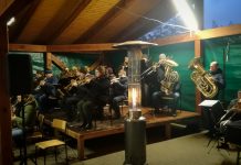 Oprawa muzyczna Myśliwskiej Orkiestry Gminy Komprachcice podczas uroczystości Święta Trzech Króli w Ochodzach